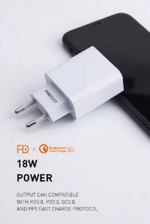 Recci RCT-P15E quick charger USB-A & Type-C PD - for smart mobile phones, iPhone & Samgsung